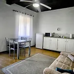 Abrigo Dos By Mth בית הארחה *